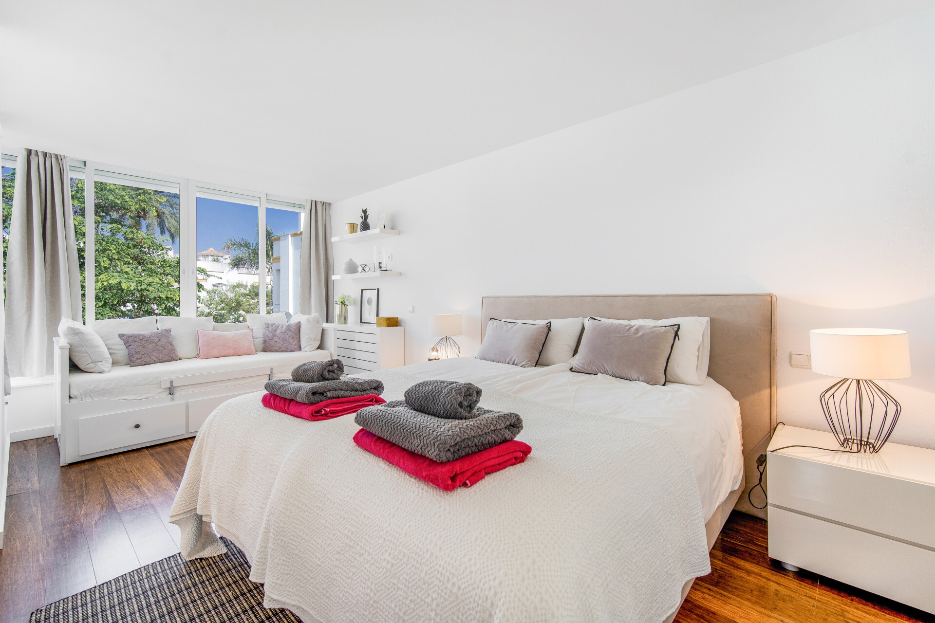 Hermosa playa de primera línea, casa de cuatro dormitorios en la prestigiosa comunidad de Marbellamar, en Marbella Milla de Oro - Marbella Golden Mile - Adosado | 24