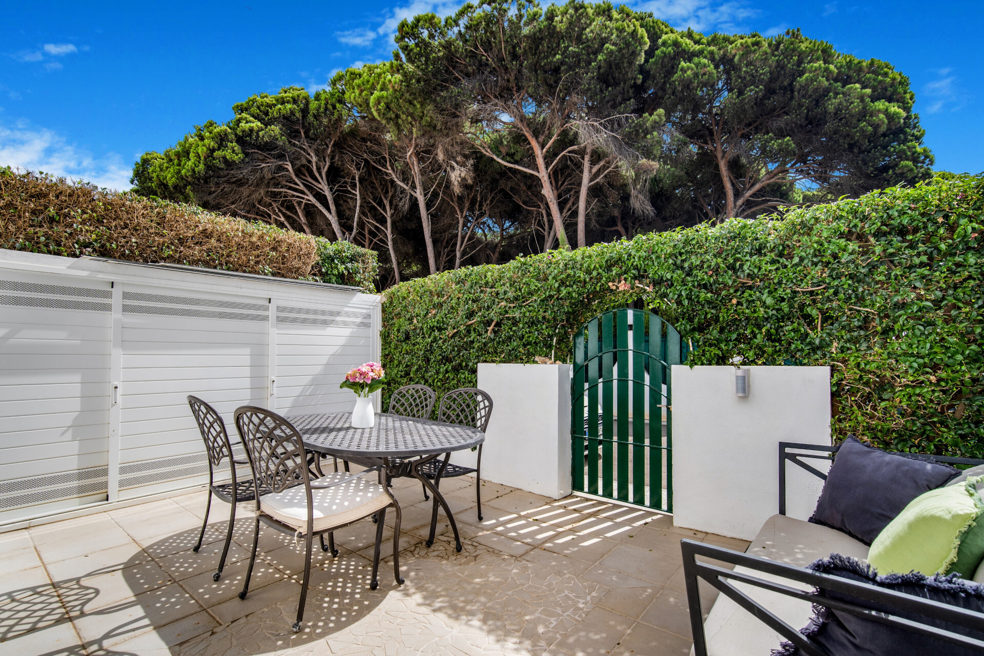 Hermosa playa de primera línea, casa de cuatro dormitorios en la prestigiosa comunidad de Marbellamar, en Marbella Milla de Oro - Marbella Golden Mile - Adosado | 28