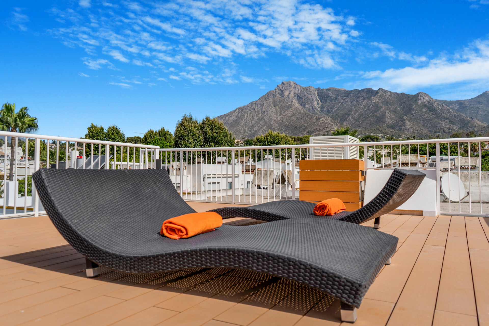 Hermosa playa de primera línea, casa de cuatro dormitorios en la prestigiosa comunidad de Marbellamar, en Marbella Milla de Oro - Marbella Golden Mile - Adosado | 10