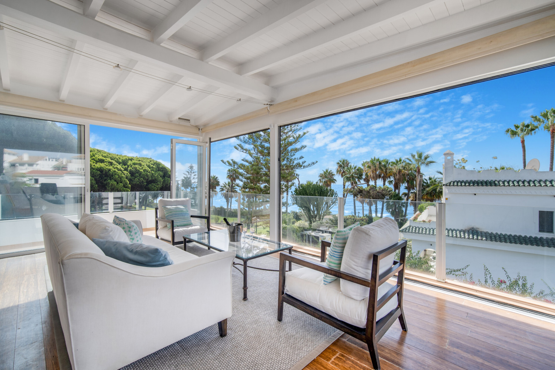 Hermosa playa de primera línea, casa de cuatro dormitorios en la prestigiosa comunidad de Marbellamar, en Marbella Milla de Oro - Marbella Golden Mile - Adosado | 11