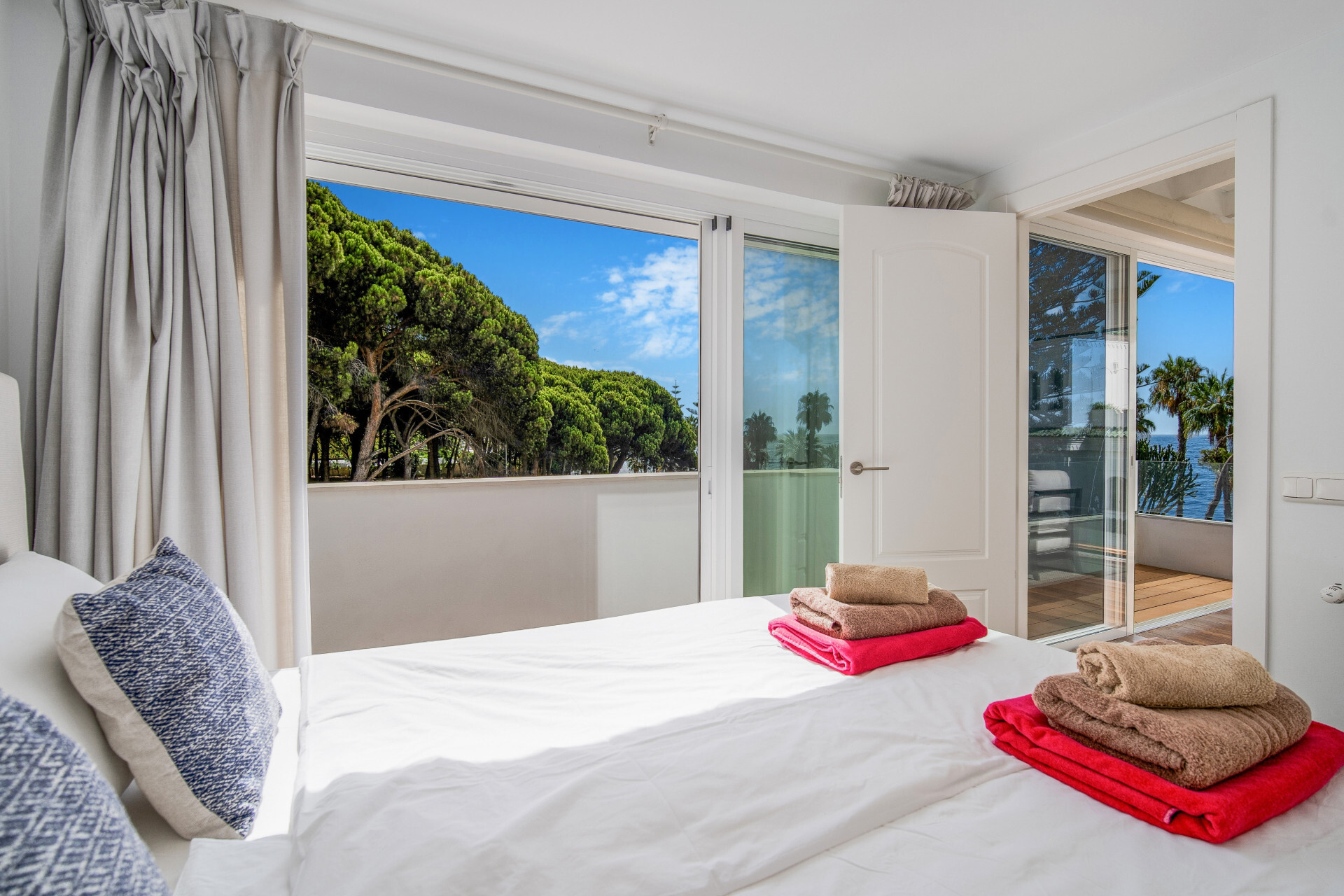 Hermosa playa de primera línea, casa de cuatro dormitorios en la prestigiosa comunidad de Marbellamar, en Marbella Milla de Oro - Marbella Golden Mile - Adosado | 18