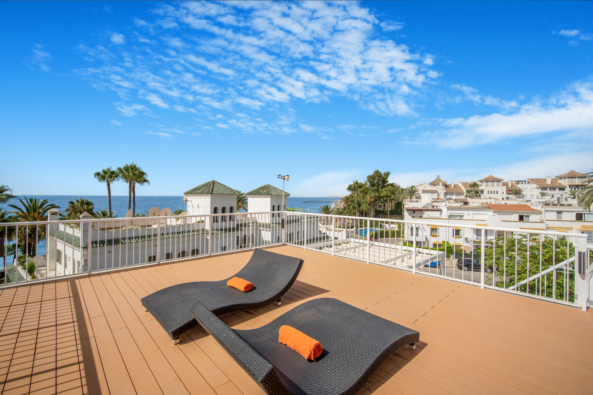 Hermosa playa de primera línea, casa de cuatro dormitorios en la prestigiosa comunidad de Marbellamar, en Marbella Milla de Oro - Marbella Golden Mile - Adosado | 23