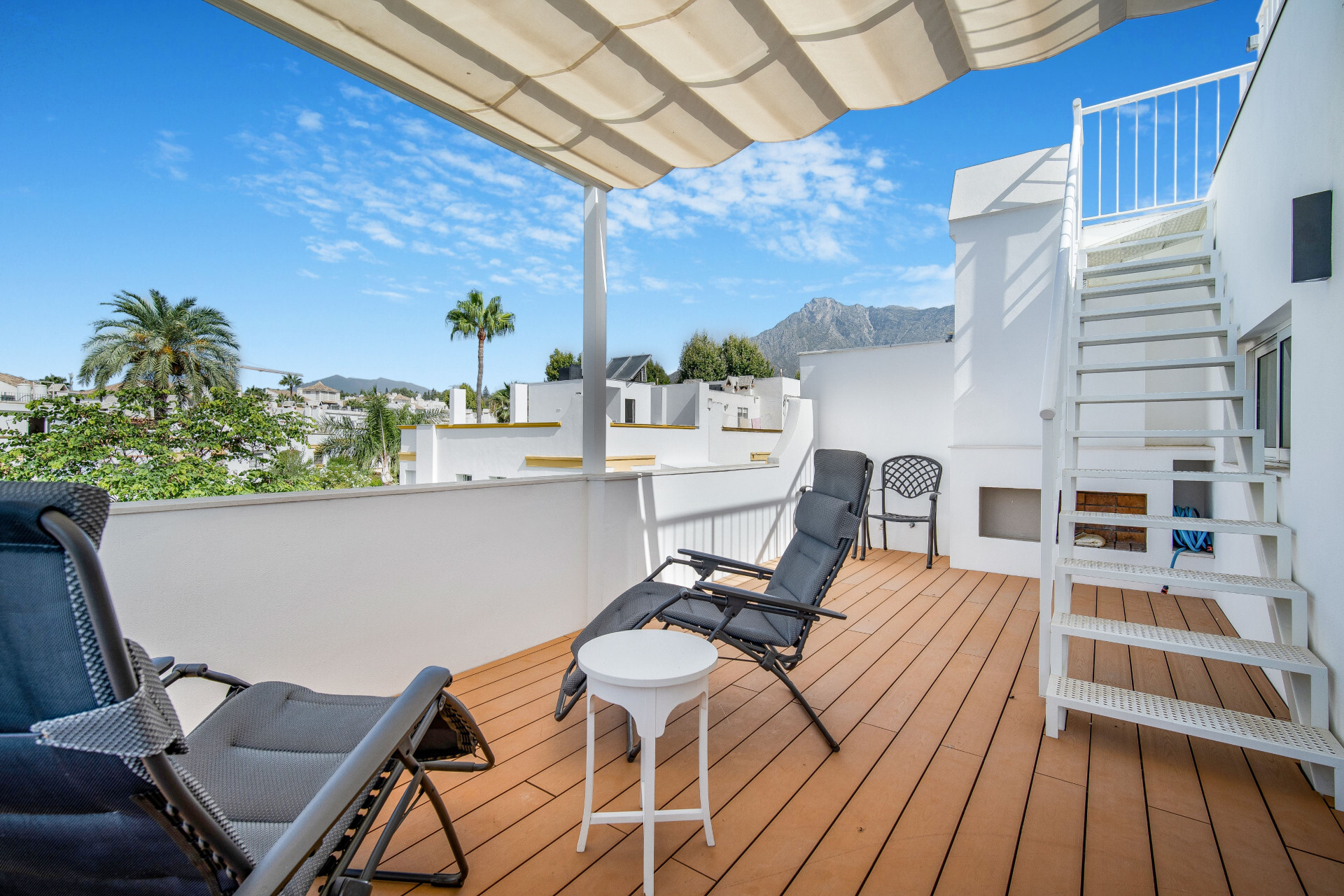 Hermosa playa de primera línea, casa de cuatro dormitorios en la prestigiosa comunidad de Marbellamar, en Marbella Milla de Oro - Marbella Golden Mile - Adosado | 29
