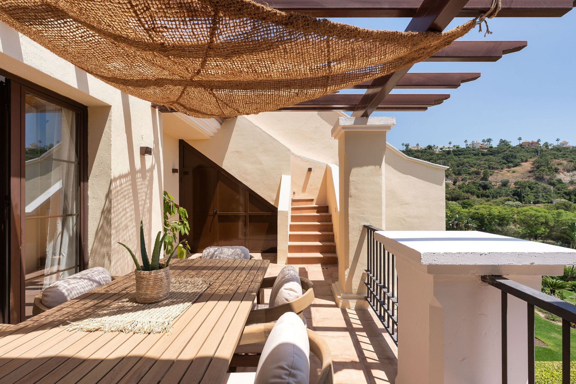 Bienvenido a este hermoso ático renovado que ofrece una vida luminosa y contemporánea en una tranquila urbanización andaluza! - Los Arqueros - Ático | 24