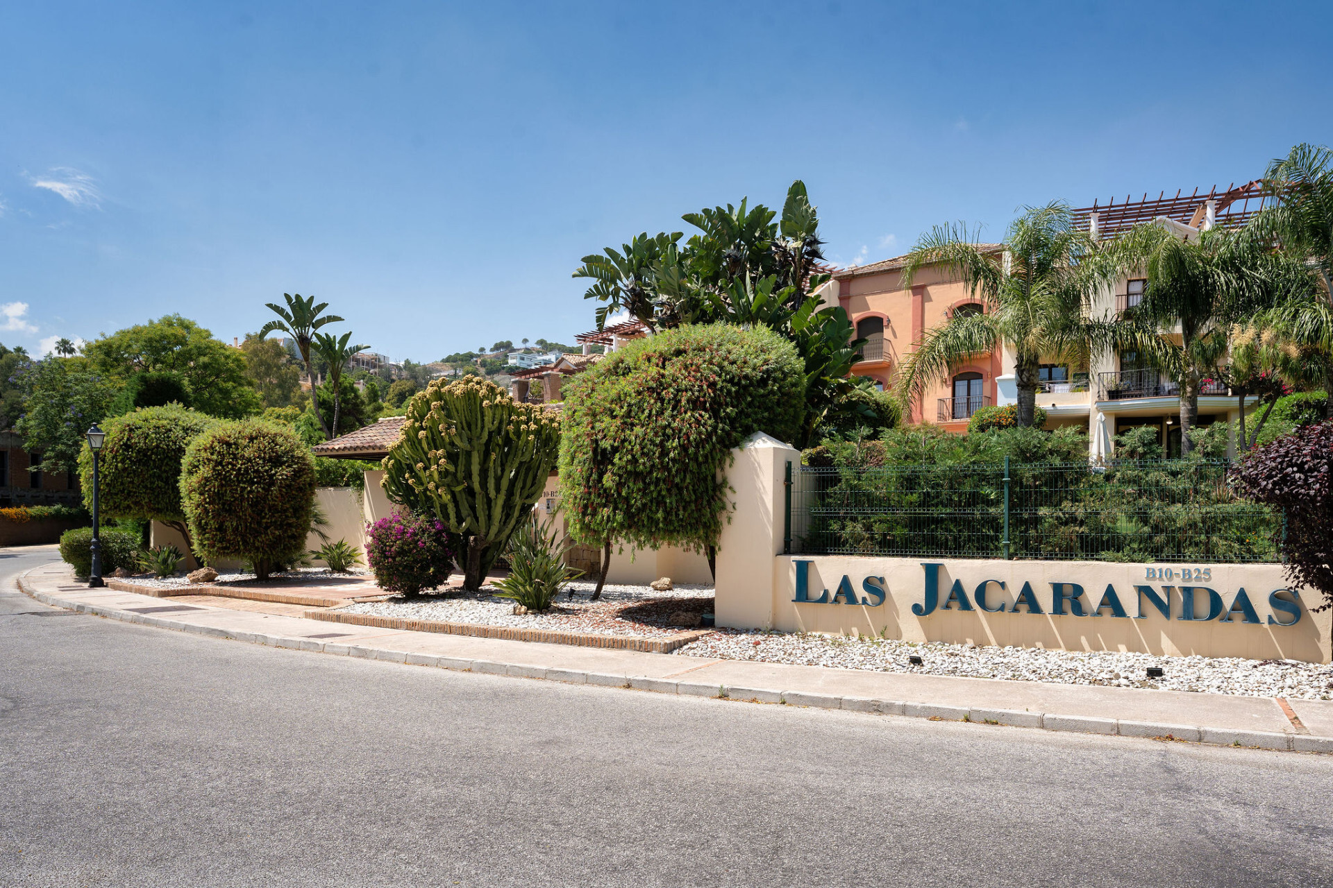 Bienvenido a este hermoso ático renovado que ofrece una vida luminosa y contemporánea en una tranquila urbanización andaluza! - Los Arqueros - Ático | 35