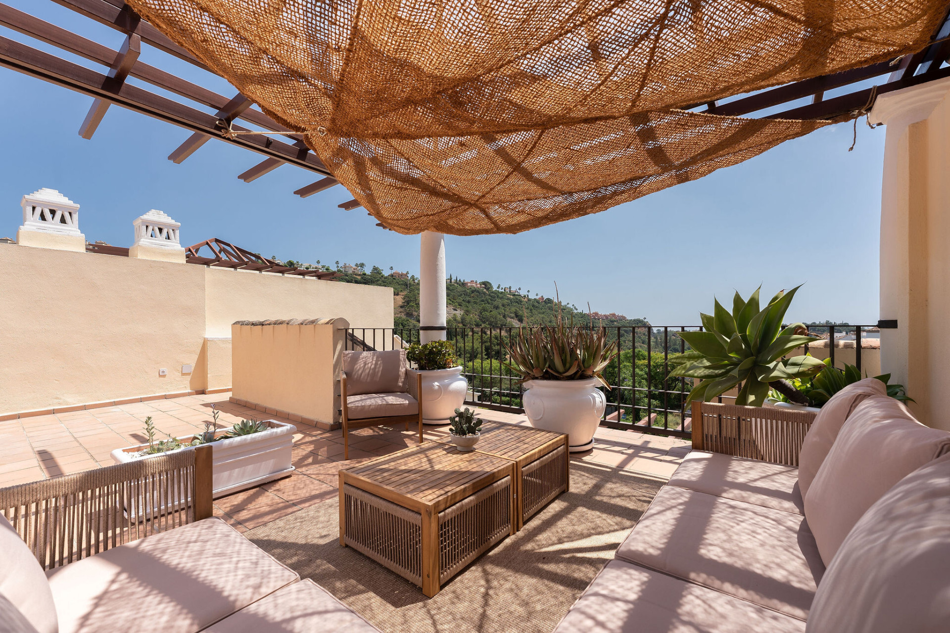 Bienvenido a este hermoso ático renovado que ofrece una vida luminosa y contemporánea en una tranquila urbanización andaluza! - Los Arqueros - Ático | 29