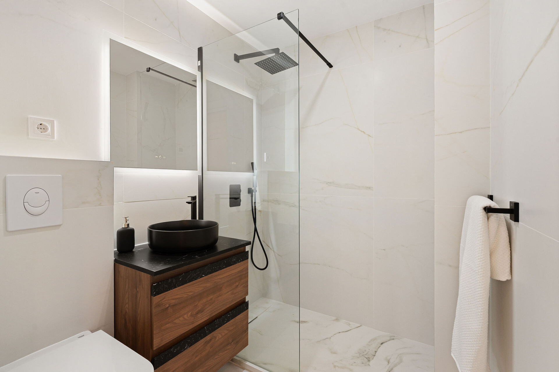 Bienvenido a este hermoso ático renovado que ofrece una vida luminosa y contemporánea en una tranquila urbanización andaluza! - Los Arqueros - Ático | 18