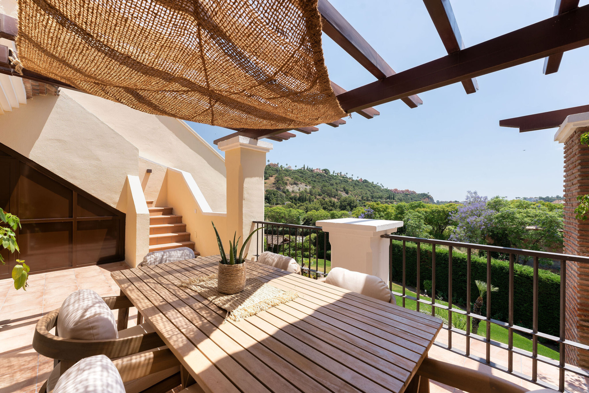 Bienvenido a este hermoso ático renovado que ofrece una vida luminosa y contemporánea en una tranquila urbanización andaluza! - Los Arqueros - Ático | 23