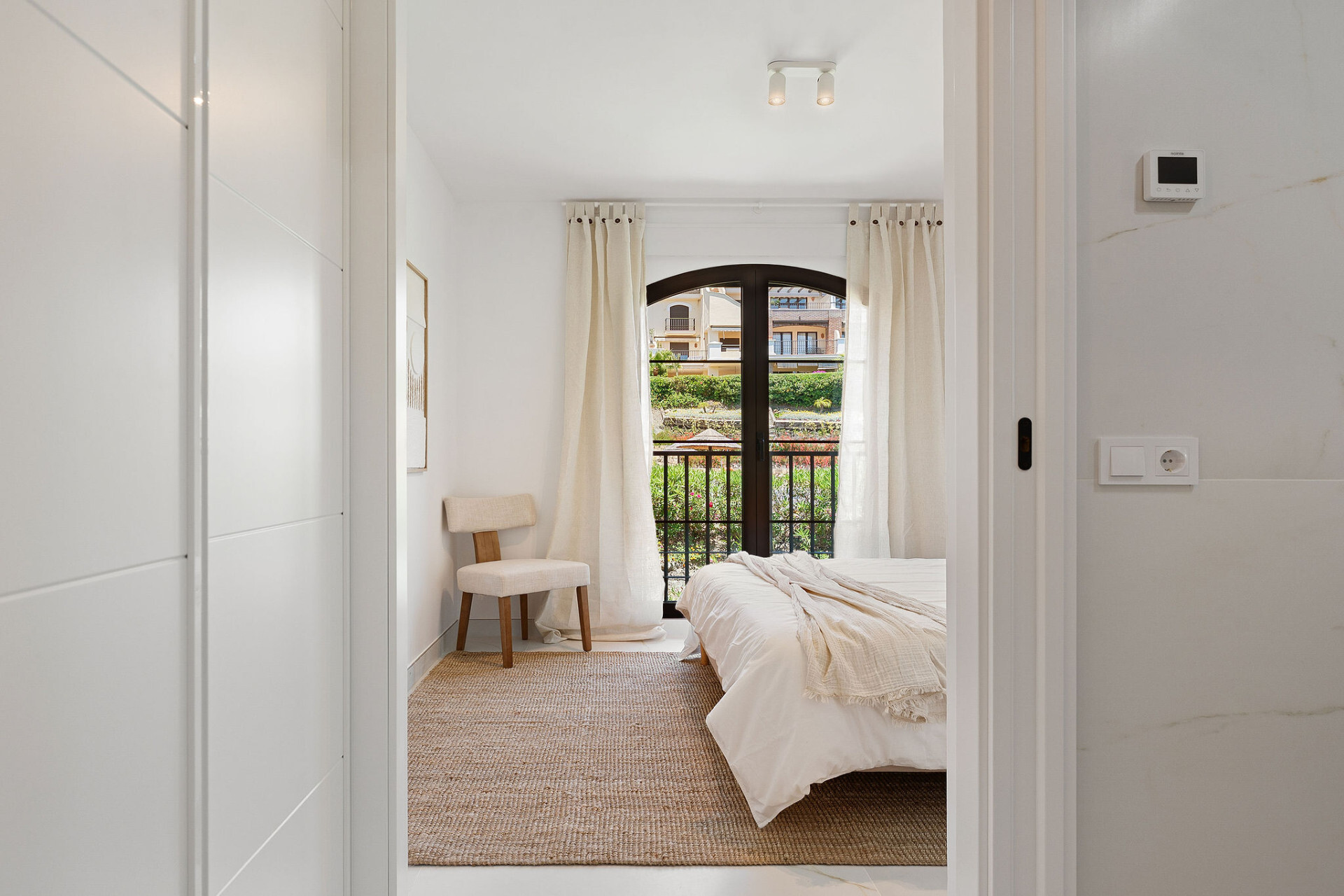 Bienvenido a este hermoso ático renovado que ofrece una vida luminosa y contemporánea en una tranquila urbanización andaluza! - Los Arqueros - Ático | 14