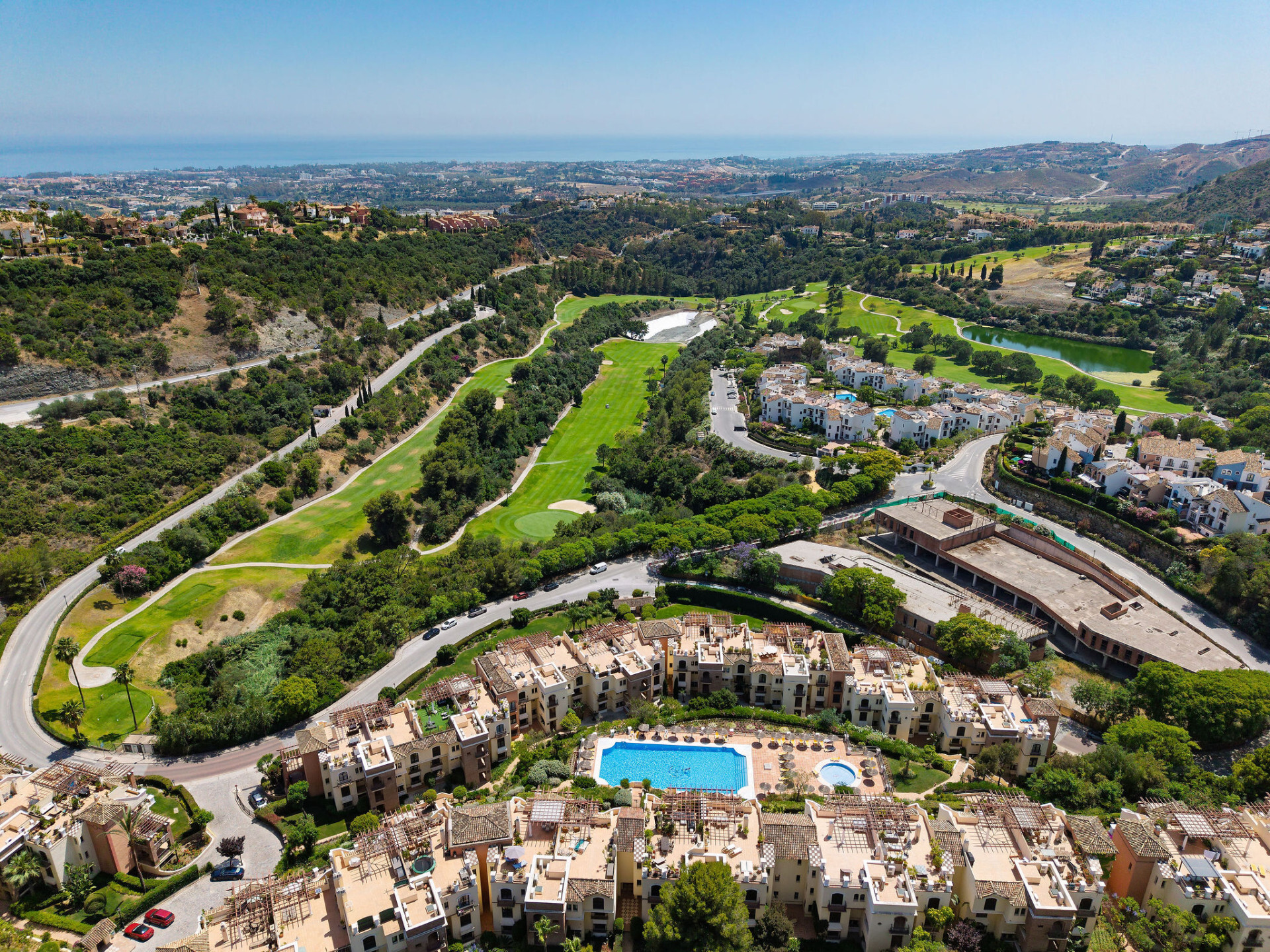 Bienvenido a este hermoso ático renovado que ofrece una vida luminosa y contemporánea en una tranquila urbanización andaluza! - Los Arqueros - Ático | 1
